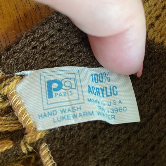 Vintage brown striped scarf. 100% acrylic. 54” length not including tassels. - Picture 4 of 5